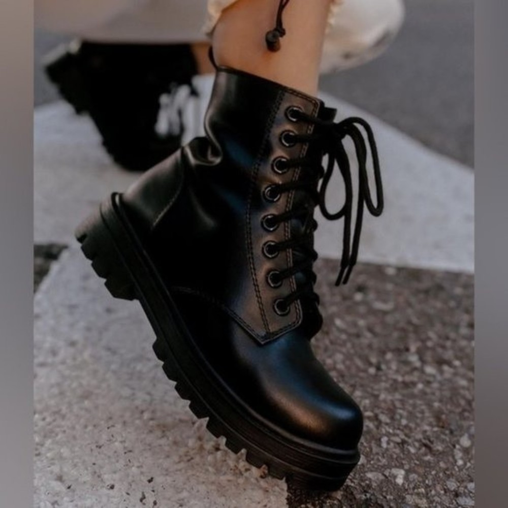 🖤🥾 NWT Black Lace-Up Combat Ankle Boots | Side Zip | Chunky Heel